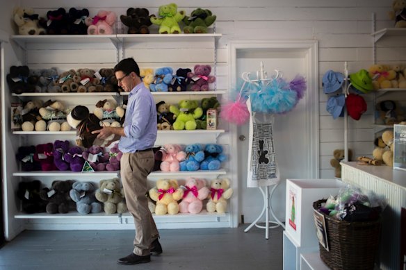 Minister for Agriculture and Water Resources David Littleproud visits the Tambo Teddies store in Tambo, Queensland.