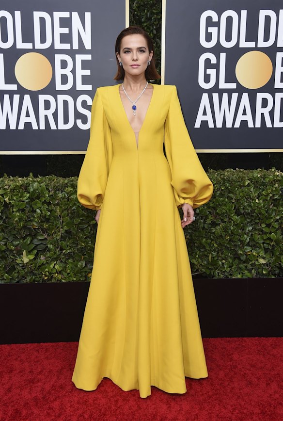 Zoey Deutch arrives at the 77th annual Golden Globe Awards in Fendi.