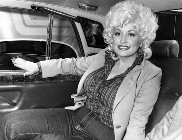 Dolly Parton, arrives at Mascot Airport, Sydney, for a holiday, 1982.