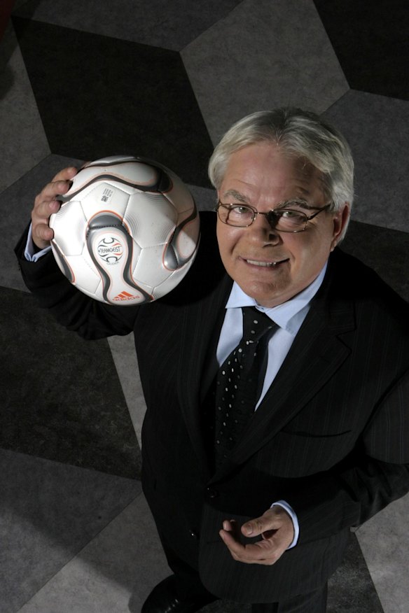 SBS televsion World Game Commentator Les Murray at SBS s Artarmon studios in 2006.