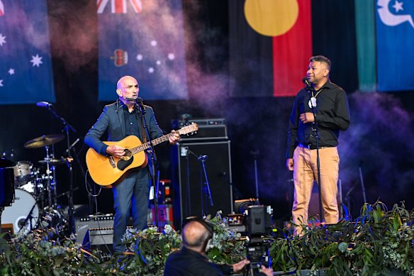 Paul Kelly returned to the stage accompanied by Butchulla songman Fred Leone to perform Charcoal Lane.