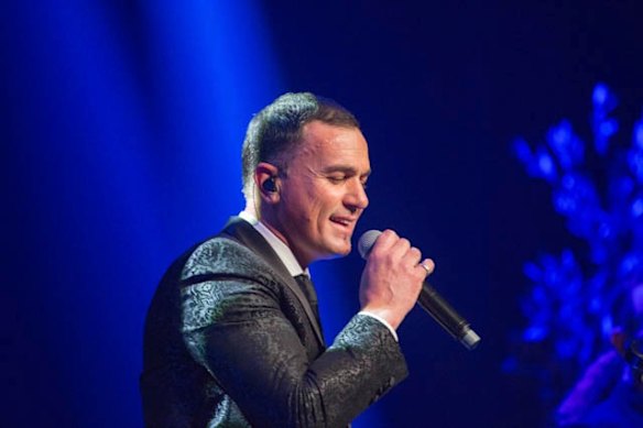 Shannon Noll performing at the Zambi Wildlife Retreat charity ball.