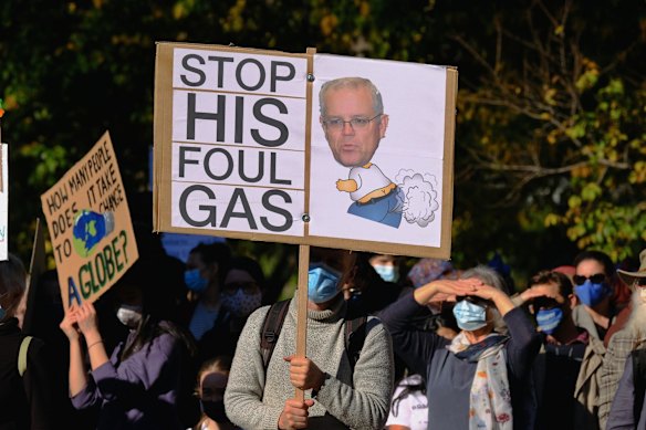 An estimated crowd of five thousand gathered at Treasury Gardens on Friday for Climate Strike, a rally and march organised by School Strike 4 Climate after the recent federal budget announcement. 