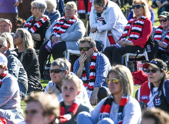 
Fans watching the broadcast  of the servicel for St Kilda footballer Danny Frawley at RSEA Park.