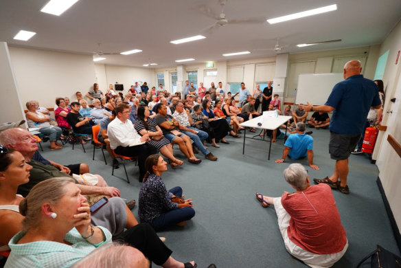 More than a hundred Downer residents attended a meeting last night to voice concerns about a new ACT planning strategy which proposes to increase housing density in the suburb.