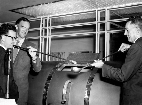 Architect Jørn Utzon drawing the winner of Sydney Opera House lottery number three in April 1958.