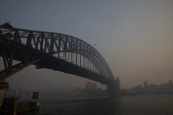 Smoke haze from bushfires clouds Sydney in smoke. 