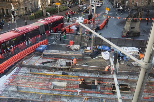 Construction of the light rail continues along George Street and at the intersection of Park Street.