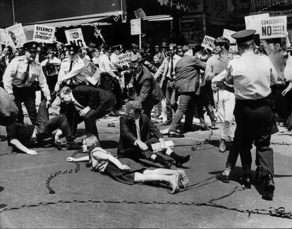 Police move people protesting against the visit of US President Lyndon B.  Johnson in Liverpool Street, Sydney on October 22, 1966.