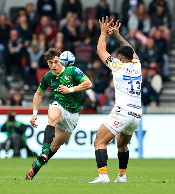 Henry Arundell of London Irish chips the ball over Malakai Feitoa on the way to scoring a late second half try during the Gallagher Premiership Rugby match between London Irish and Wasps.