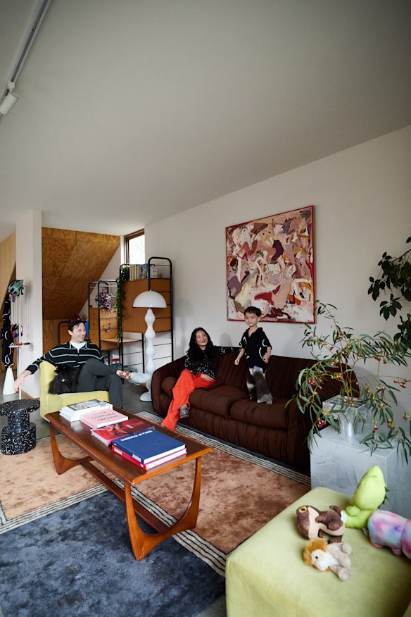 “We made sure the living spaces were functional and cosy, not just nice to look at,” says Lafian.
The painting is by local artist Ami Morris and the vintage “Flerbelle” sofa from Good Space.