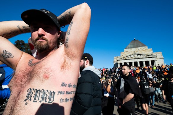 Thousands of people angry about vaccinations and Lockdowns shut down parts of the city and descended on the Shrine of Remembrance before being forced out by riot police. 