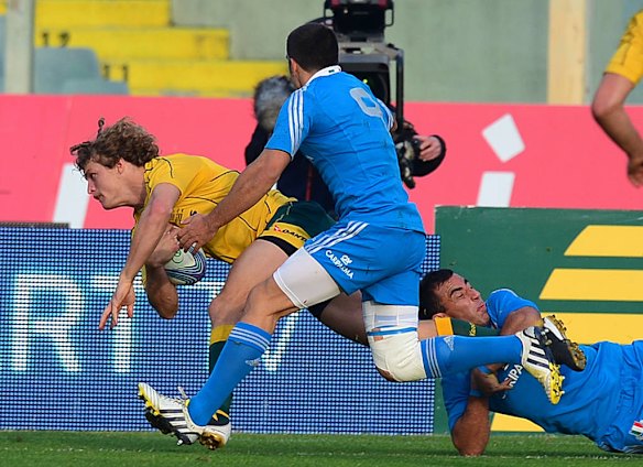 Nick Cummins dives to score a try.