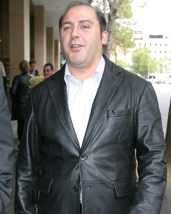 Tony Mokbel leaves the Melbourne Magistrates Court in 2004.