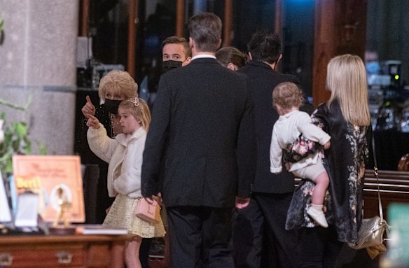 Patti Newton and family arrive. 