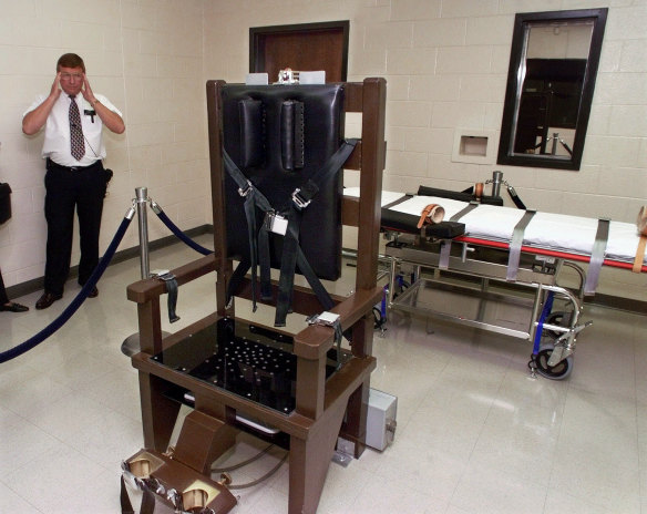 In this 1999 photo, a warden at Riverbend Maximum Security Institution gives a tour of the prison's execution chamber.