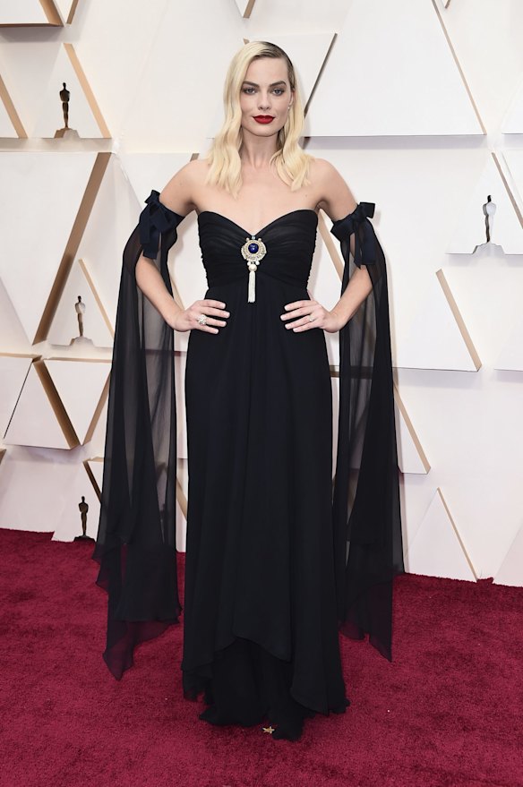 Margot Robbie arrives at the Oscars.