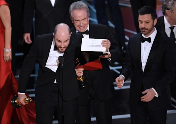 Jordan Horowitz, producer of La La Land, shows the envelope revealing Moonlight as the true winner of best picture.