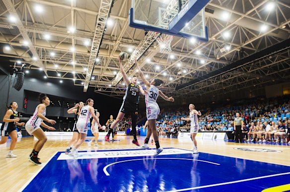 Canberra's Kelsey Griffin goes for the basket. 
