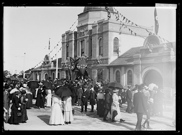 Official opening of Taronga Zoological Park, 7 October 1916. 
