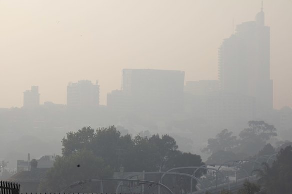 The smoke haze looking back towards Edgecliff from the Domain.