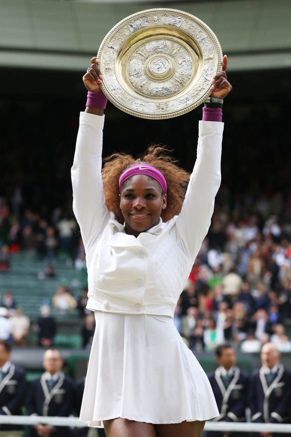 Serena Williams with her  2012 Wimbledon plate.