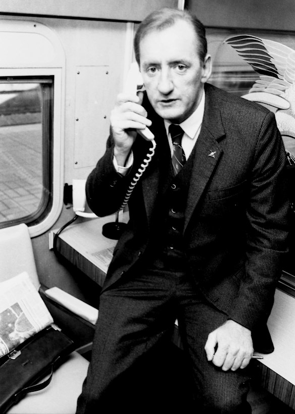 National Party MP Tim Fischer travels to Sydney on the Southern Aurora in July 1986. 