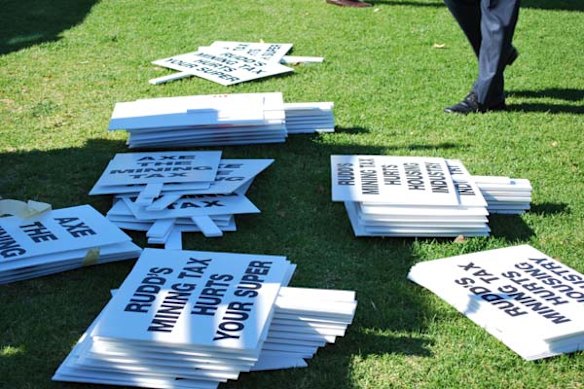 About 1200 mining workers and families told Kevin Rudd to 'axe the tax'. Photo: Chalpat Sonti