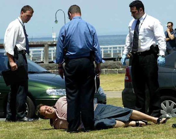 Police arrest Carl Williams on Beaconsfield Parade in Port Melbourne in November 2003.