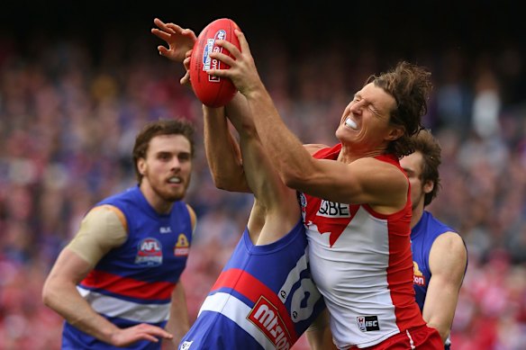 Kurt Tippett of the Sydney Swans takes a mark during the 2016 AFL Grand Final.