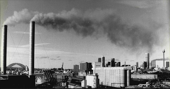 White Bay Power House in operation. City Panorama showing White Bay Power Station and Pyrmont Power Station pouring out smoke. June 24, 1981.