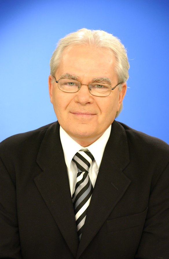 Broadcaster Les Murray has died at the age of 71.