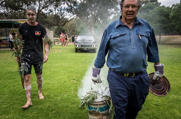 Ngiyampaa elder Roy Kennedy, who has been instrumental in the fight to have Mungo returned, leads the hearse in for a ceremony in Hay.