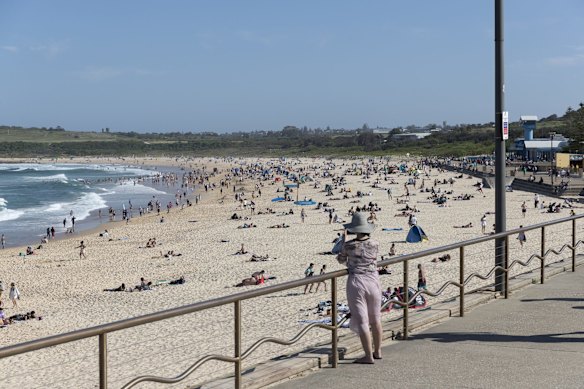 A busy Maroubra beach, despite the crowds the majority of groups appeared to be following social distancing rules.