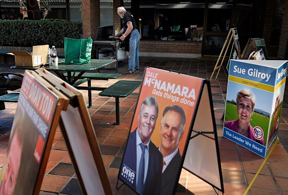 A man prepares a bbq at the pre polling booth in Muswellbrook. The future of mining and agriculture are two of the top topics being discussed by candidates and the public in the upcoming Upper Hunter by-election. 