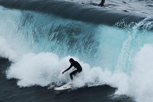 Deadman's at Manly as swell picks up along Sydney coastline.