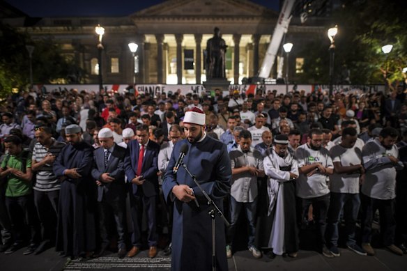 Thousands of Melburnians attended a public vigil at the State Library to remember the victims of the Christchurch terror attacks.