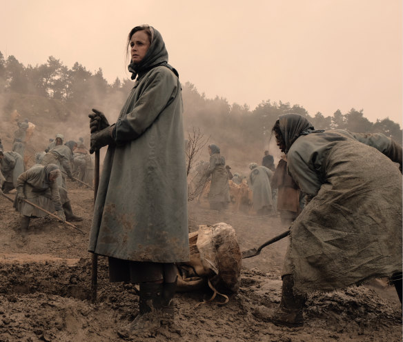 Emily/Ofglen (Alexis Bledel) in the Colonies, where transgressers are sent. 