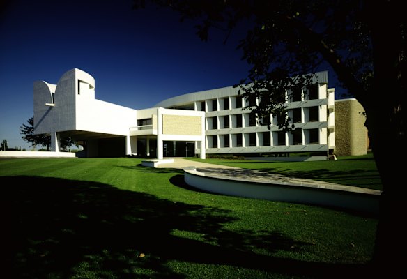 City of Monash (formerly Waverley Civic Centre). Entrance with Council Chamber and office wings.