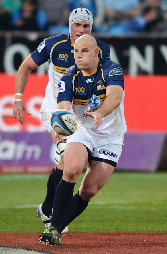 Stephen Moore of the Brumbies passes the ball.