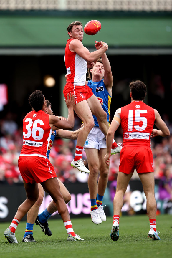 Sydney’s Will Hayward flies high to contest.