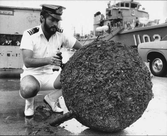 Lieutenant Russ Crawford inspects the mooring after its arrival at HMAS Waterhen.