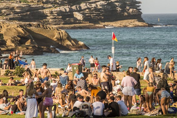Bronte Beach at 4.30pm on a hot spring day in Sydney. 