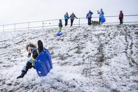 Snow falls in the Blue Mountains at Blackheath Oval. 