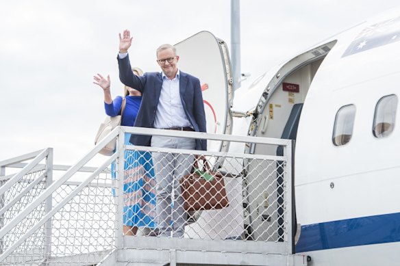 Federal Opposition leader Anthony Albanese out of COVID isolation with his partner Jodie Haydon boarding a flight at Sydney Airport Jet Aviation base to fly Perth to continue campaigning.