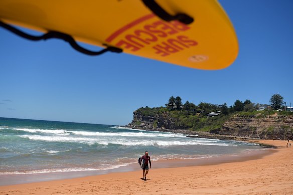 Beachgoers at Avalon Beach in Sydney. Northern beaches are preparing for an influx of visitors when lockdown ends.