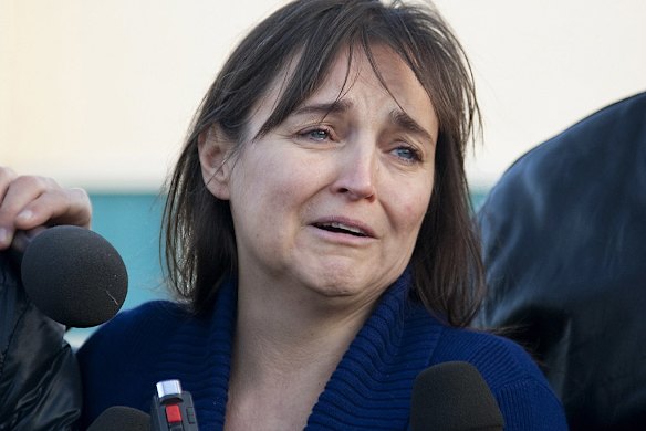 Amanda Knox's mother Edda cries as she leaves Perugia jail after visiting Amanda December 5, 2009.