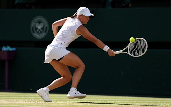 Iga Swiatek of Poland plays a backhand against Amanda Anisimova.