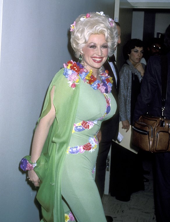 For the 1978 American Music Awards, where she would take home favourite country album for New Harvest…First Gathering, Parton swapped her signature pink for a green jumpsuit and cape adorned with bright flowers.