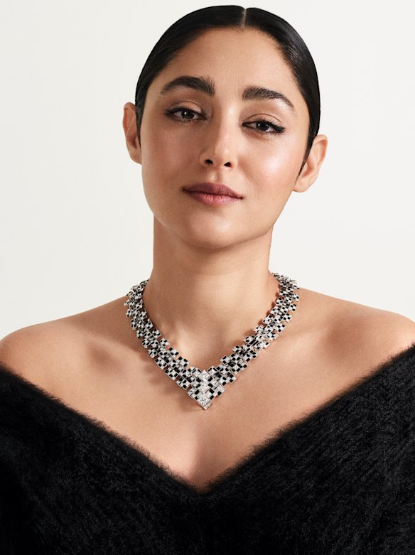 L'attrice Golshifteh Farahani ha smentito le voci sui suoi legami con il presidente francese. 